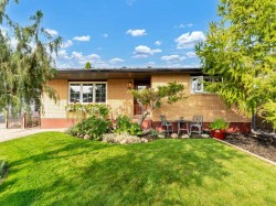 922 Bassett Crescent NW Medicine Hat, AB T1A 6Z4