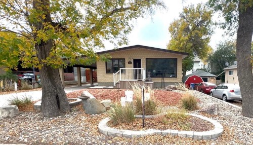 211 3 Street NE Medicine Hat, AB T1A 5M4