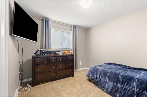 404 Jesmond Place Sw, Redcliff, AB - Indoor Photo Showing Bedroom