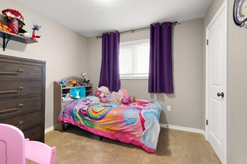 404 Jesmond Place Sw, Redcliff, AB - Indoor Photo Showing Bedroom