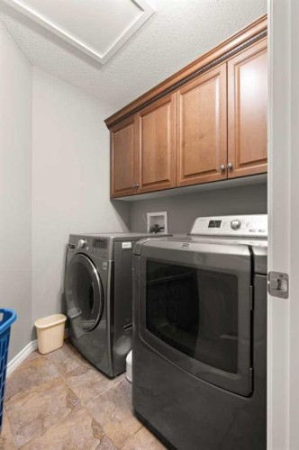 404 Jesmond Place Sw, Redcliff, AB - Indoor Photo Showing Laundry Room