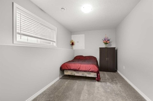 404 Jesmond Place Sw, Redcliff, AB - Indoor Photo Showing Bedroom