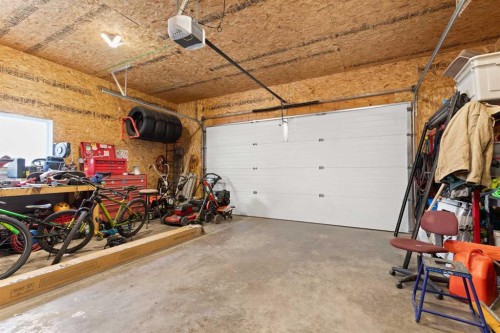 404 Jesmond Place Sw, Redcliff, AB - Indoor Photo Showing Garage