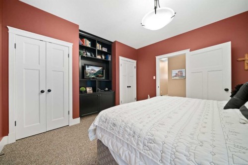 210 6 Avenue, Rural Cypress County, AB - Indoor Photo Showing Bedroom