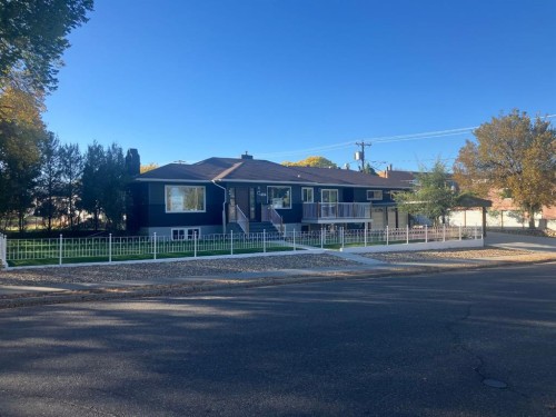 404 8 Street SW Medicine Hat, AB T1A 4M2