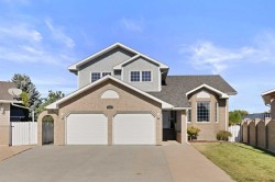 12 Redwood Way SE Medicine Hat, AB T1B 3Z5