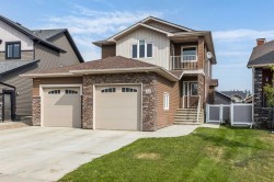 44 Hamptons Crescent SE Medicine Hat, AB T1B 0N7