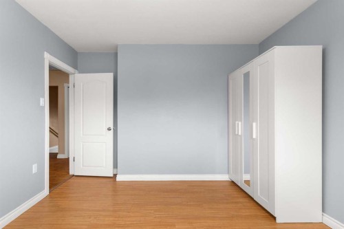 417 2 Street Se, Redcliff, AB - Indoor Photo Showing Other Room