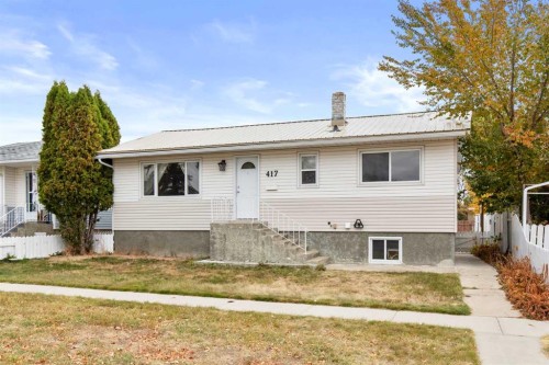 417 2 Street Se, Redcliff, AB - Outdoor