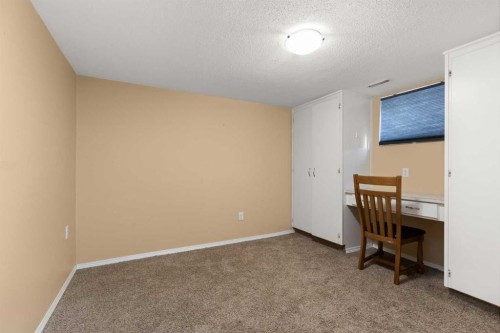 417 2 Street Se, Redcliff, AB - Indoor Photo Showing Other Room