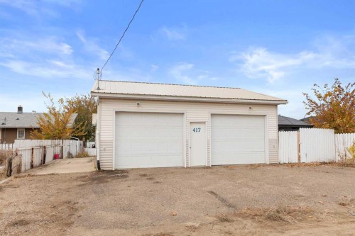 417 2 Street Se, Redcliff, AB - Outdoor With Exterior