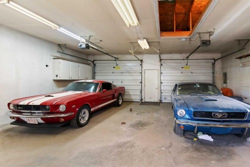 417 2 Street Se, Redcliff, AB - Indoor Photo Showing Garage