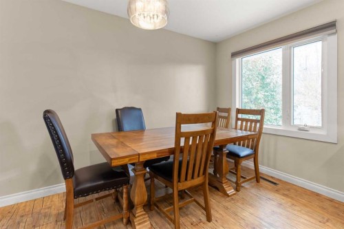 417 2 Street Se, Redcliff, AB - Indoor Photo Showing Dining Room