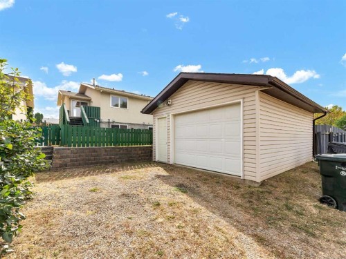 90 Simpson Crescent Se, Medicine Hat, AB - Outdoor