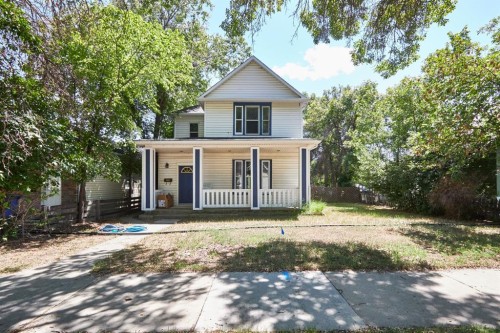 819 3 Street SE Medicine Hat, AB T1A 0H8