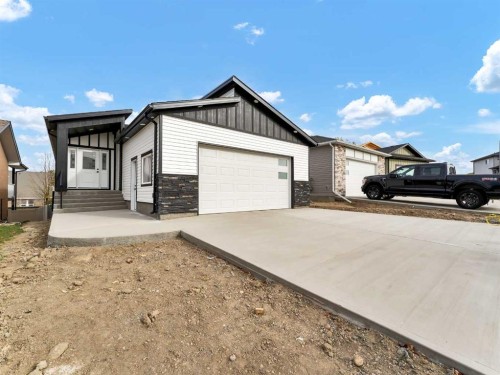 31 Sierra Road SW Medicine Hat, AB T1B 4Y6
