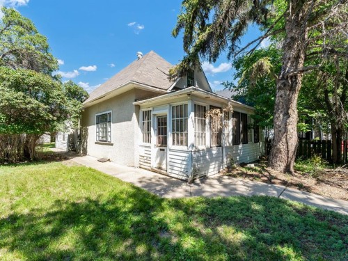 1054 Yuill Street SE Medicine Hat, AB T1A 0Z2