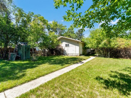 1054 Yuill Street Se, Medicine Hat, AB - Outdoor