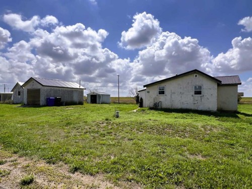 409 Illingworth Avenue, Suffield, AB - Outdoor