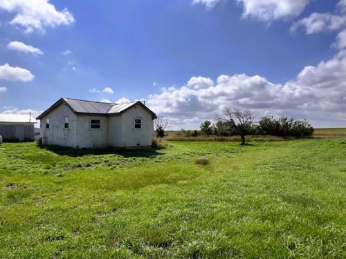 409 Illingworth Avenue, Suffield, AB - Outdoor