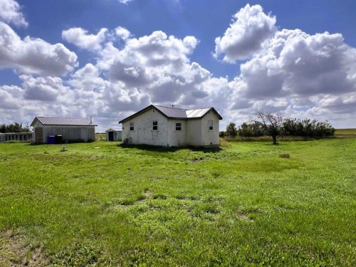 409 Illingworth Avenue, Suffield, AB - Outdoor