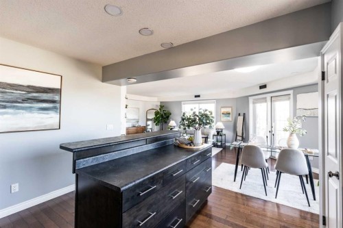 6-81 Sunrise Way Sw, Medicine Hat, AB - Indoor Photo Showing Other Room