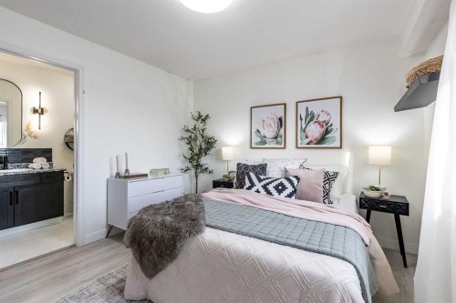 6-81 Sunrise Way Sw, Medicine Hat, AB - Indoor Photo Showing Bedroom