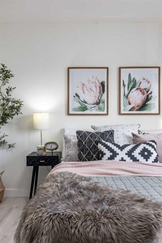 6-81 Sunrise Way Sw, Medicine Hat, AB - Indoor Photo Showing Bedroom