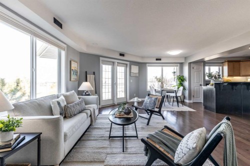 6-81 Sunrise Way Sw, Medicine Hat, AB - Indoor Photo Showing Living Room