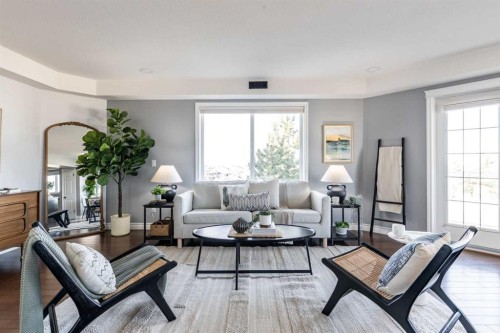 6-81 Sunrise Way Sw, Medicine Hat, AB - Indoor Photo Showing Living Room