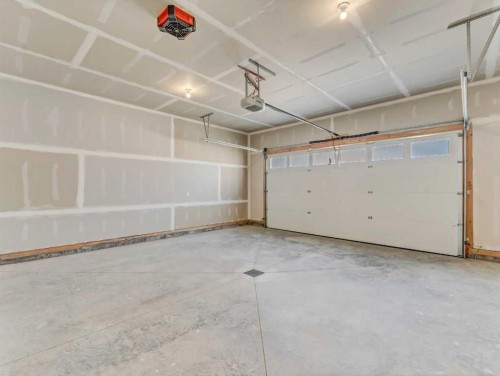 603-29 Somerset Road Se, Medicine Hat, AB - Indoor Photo Showing Garage