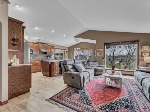 264 Sierra Road Sw, Medicine Hat, AB - Indoor Photo Showing Living Room