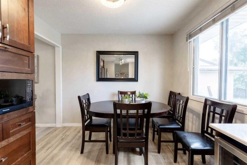 32 Cocks Way Se, Medicine Hat, AB - Indoor Photo Showing Dining Room
