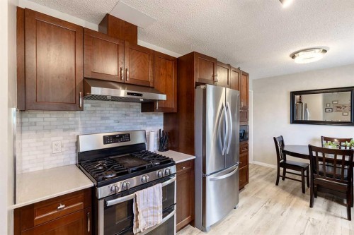 32 Cocks Way Se, Medicine Hat, AB - Indoor Photo Showing Kitchen With Stainless Steel Kitchen
