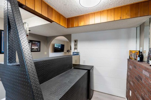 32 Cocks Way Se, Medicine Hat, AB - Indoor Photo Showing Other Room