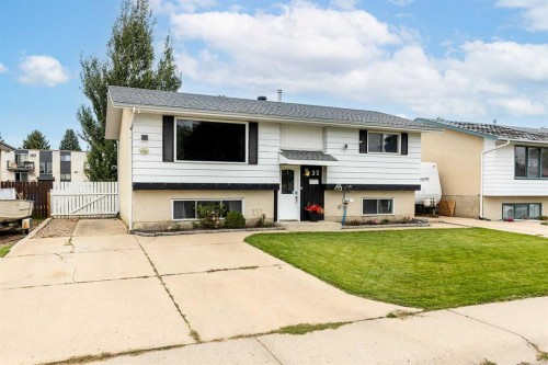 32 Cocks Way Se, Medicine Hat, AB - Outdoor With Facade