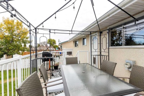 32 Cocks Way Se, Medicine Hat, AB - Outdoor With Exterior