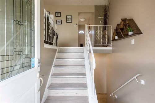 32 Cocks Way Se, Medicine Hat, AB - Indoor Photo Showing Other Room