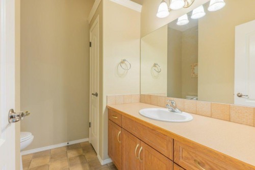 108 River Ridge Drive Nw, Medicine Hat, AB - Indoor Photo Showing Bathroom