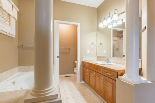 108 River Ridge Drive Nw, Medicine Hat, AB - Indoor Photo Showing Bathroom
