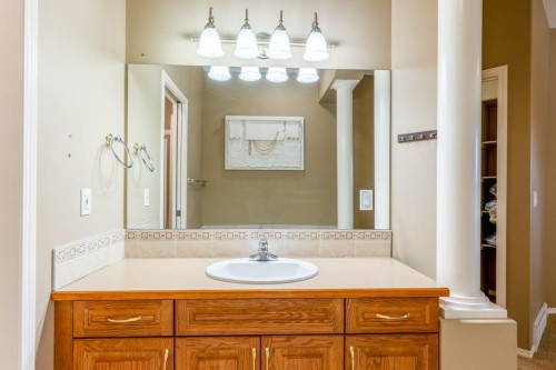 108 River Ridge Drive Nw, Medicine Hat, AB - Indoor Photo Showing Bathroom