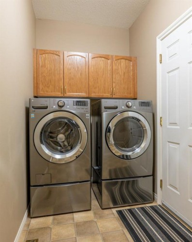 108 River Ridge Drive Nw, Medicine Hat, AB - Indoor Photo Showing Laundry Room