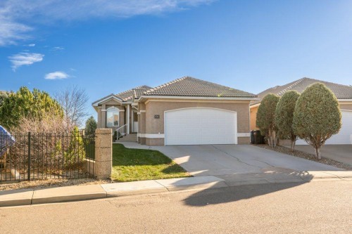 108 River Ridge Drive Nw, Medicine Hat, AB - Outdoor