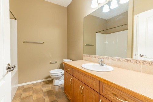 108 River Ridge Drive Nw, Medicine Hat, AB - Indoor Photo Showing Bathroom