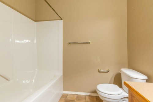 108 River Ridge Drive Nw, Medicine Hat, AB - Indoor Photo Showing Bathroom