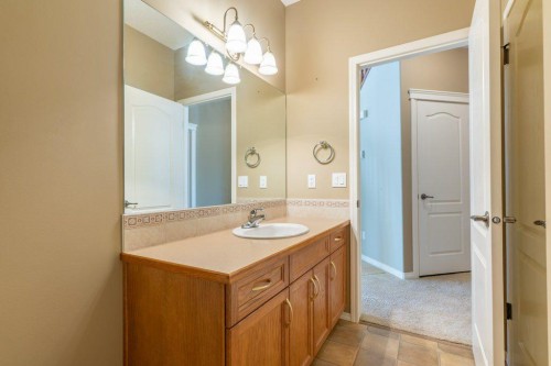 108 River Ridge Drive Nw, Medicine Hat, AB - Indoor Photo Showing Bathroom