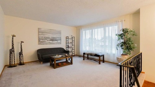 2158 Hawke Crescent NE Medicine Hat, AB T1C 1J7