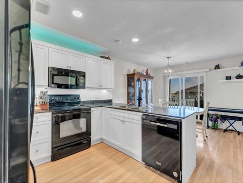 104 Northlands Pointe Ne, Medicine Hat, AB - Indoor Photo Showing Kitchen