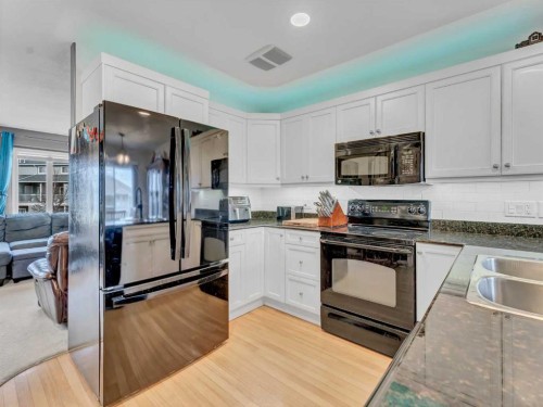 104 Northlands Pointe Ne, Medicine Hat, AB - Indoor Photo Showing Kitchen With Double Sink