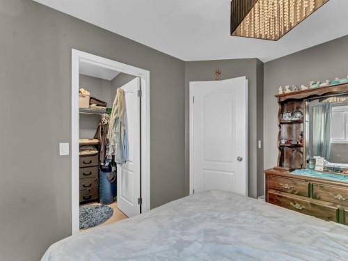104 Northlands Pointe Ne, Medicine Hat, AB - Indoor Photo Showing Bedroom